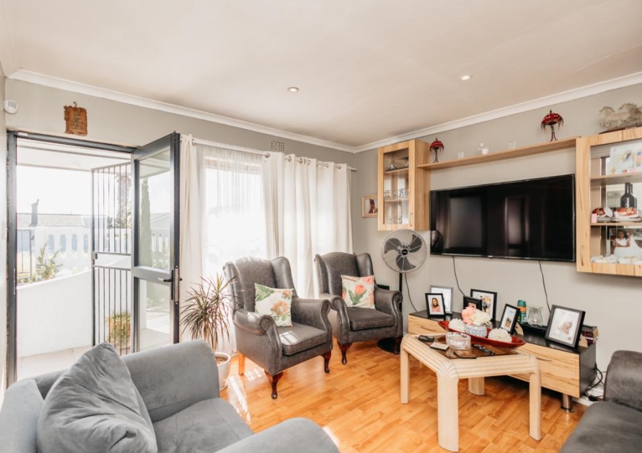 4 Bedroom Property for Sale in Peerless Park East Western Cape